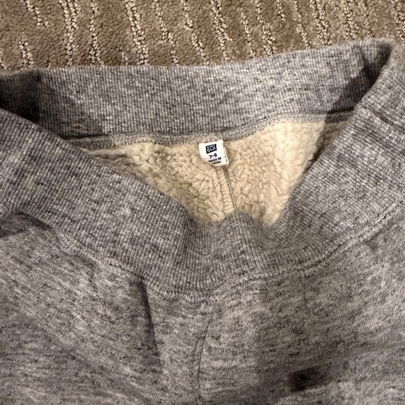 Uniqlo fleece lined jogger Kid size 7/8 - Picture 2 of 4
